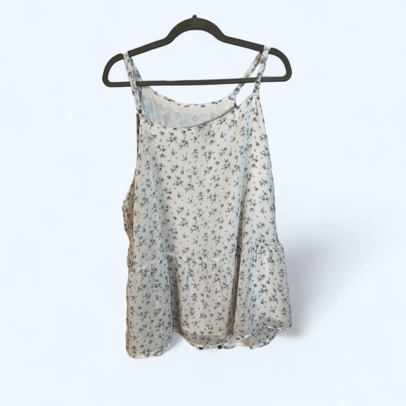 A Torrid top in size 4X - Picture 5 of 6